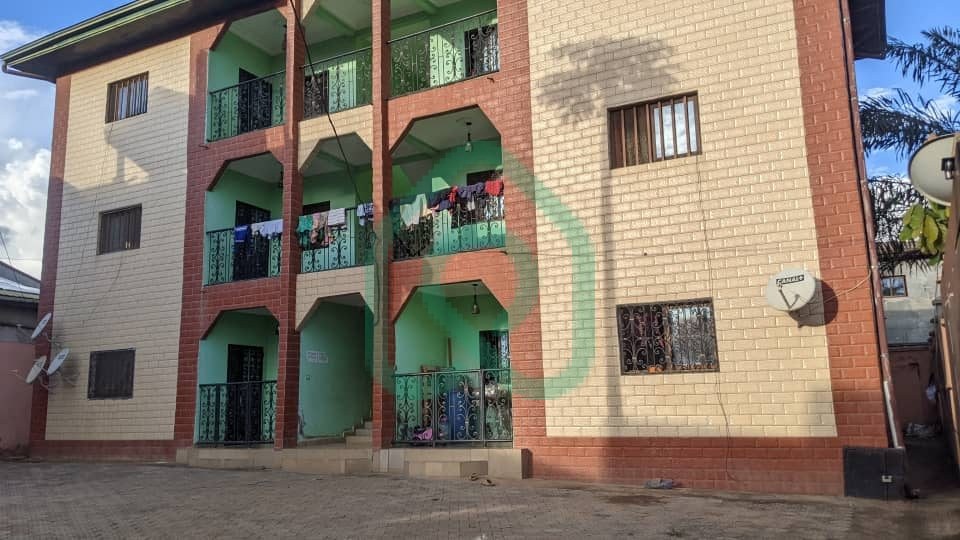 Appartement modernement dans un immeuble clôturé à Odza